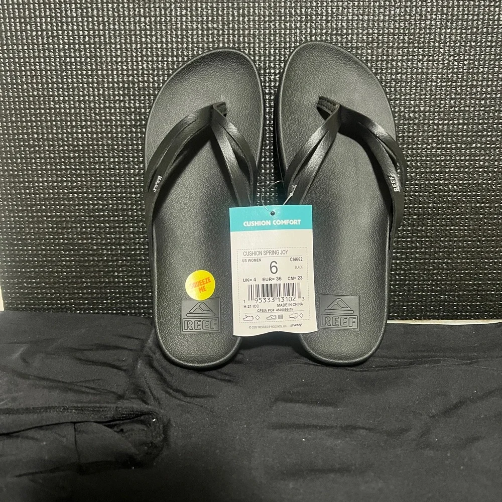 Reef Women's Black Flip Flop Sandals - Picture 2 of 4